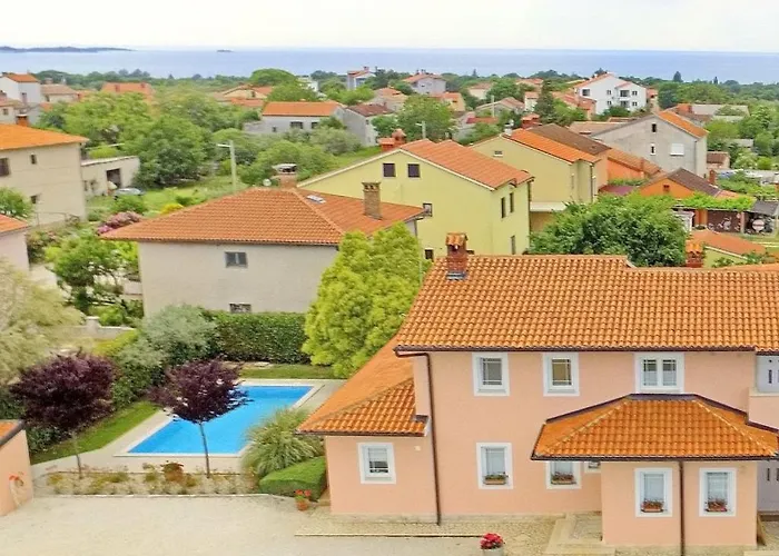빌라 In Pula 42 With Swimming Pool *